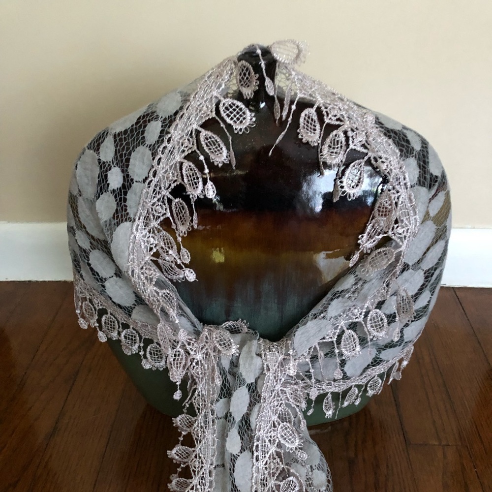 π₯³ Lacy Scarf - Picture 2 of 3